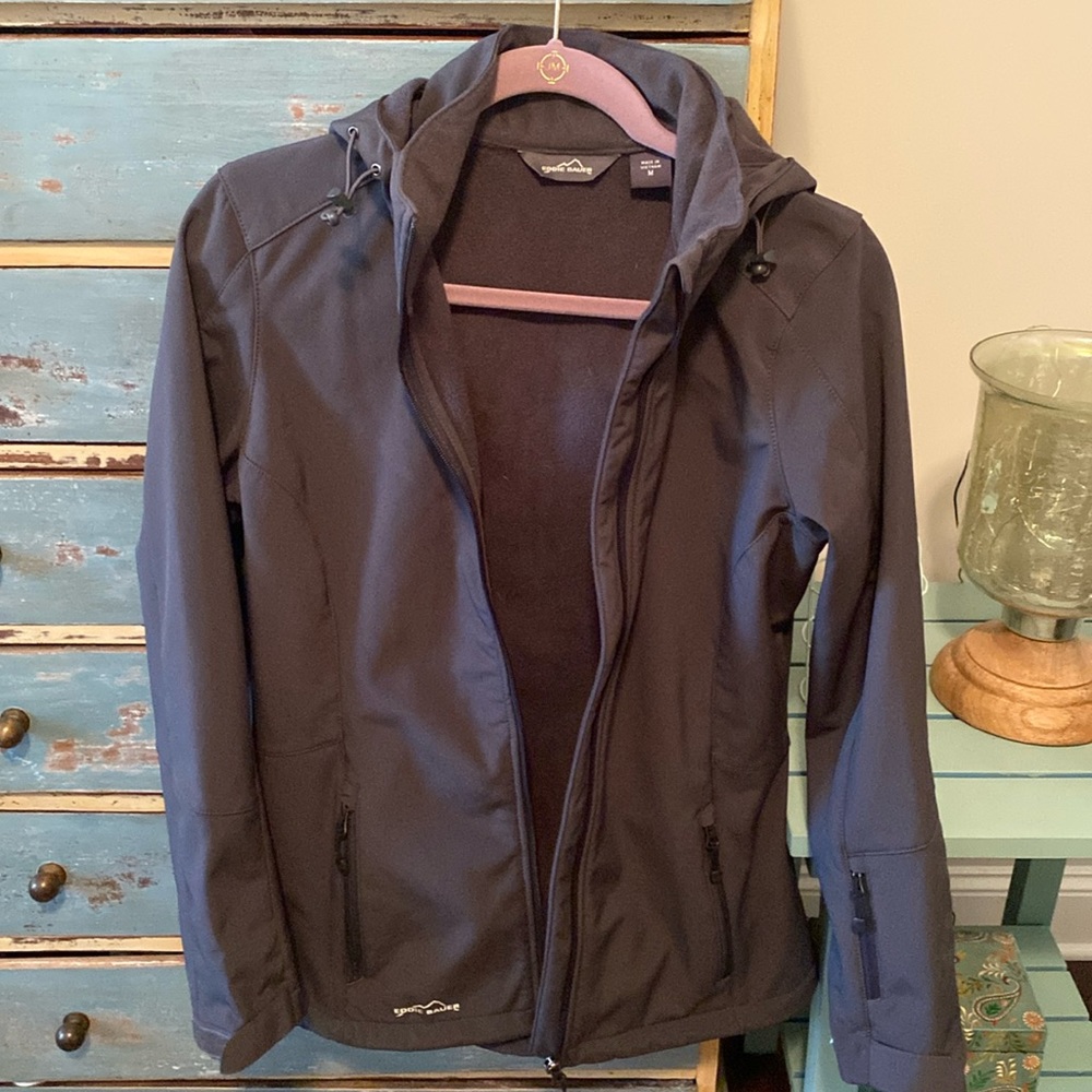 Eddie Bauer sz Med zip front jacket w/hood. Waterproof material..
